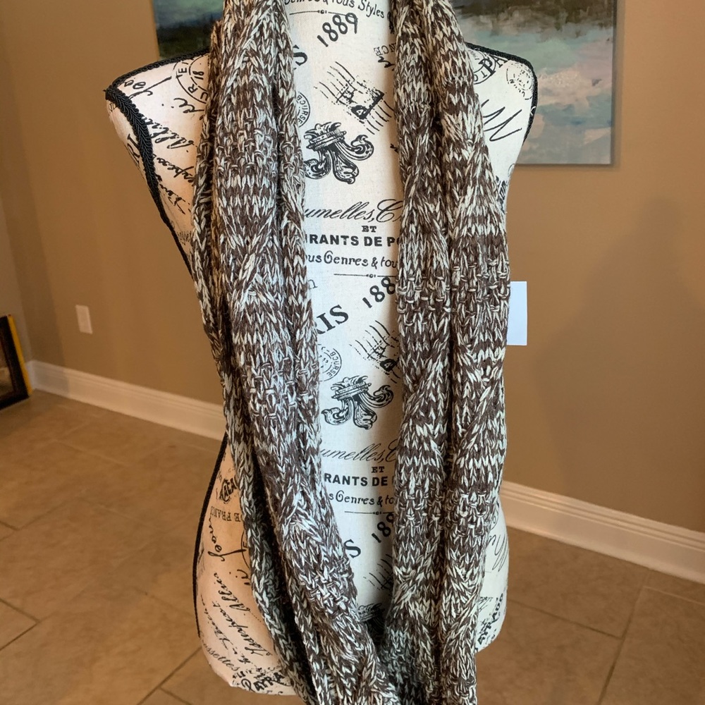 Knit Chocolate & Cream Infinity Scarf NWT - Picture 3 of 4